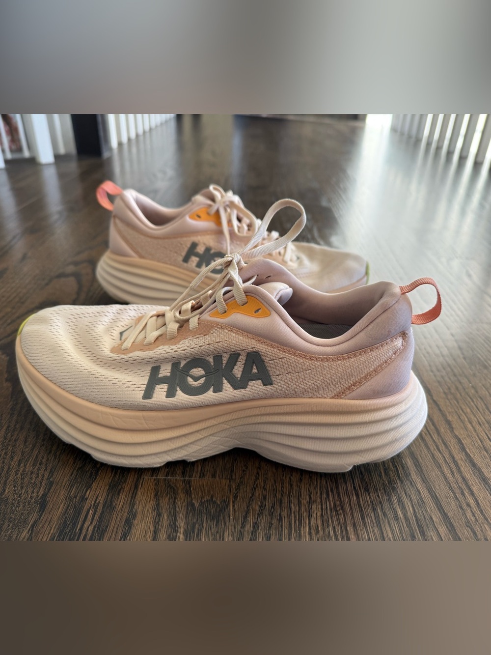 Hoka Bondi 8. Women's Peach color Sneakers - HOKA Lightweight Cushion. Size 8.5